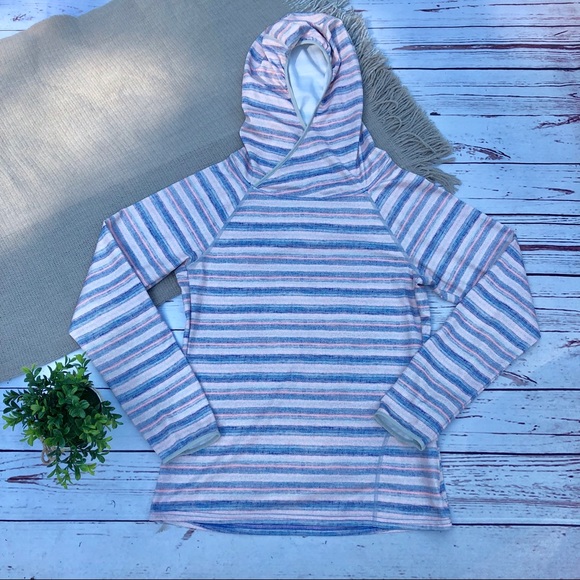 Patagonia Tops - PATAGONIA sun shade pullover hoodie S